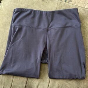 Women’s Size Large Purple Three Quarter Length Athletic Pants